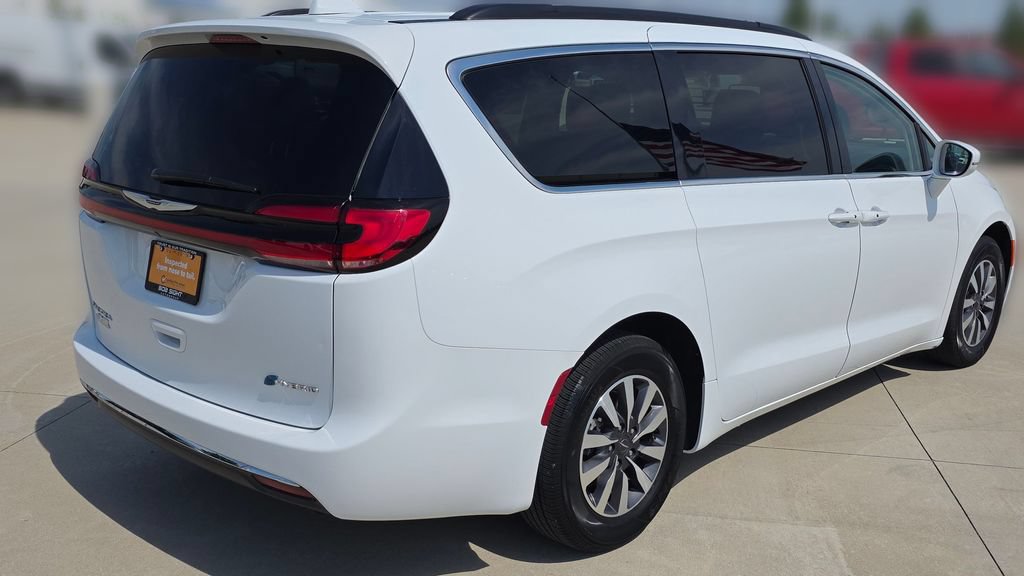 Used 2022 Chrysler Pacifica Touring-L FWD image 5
