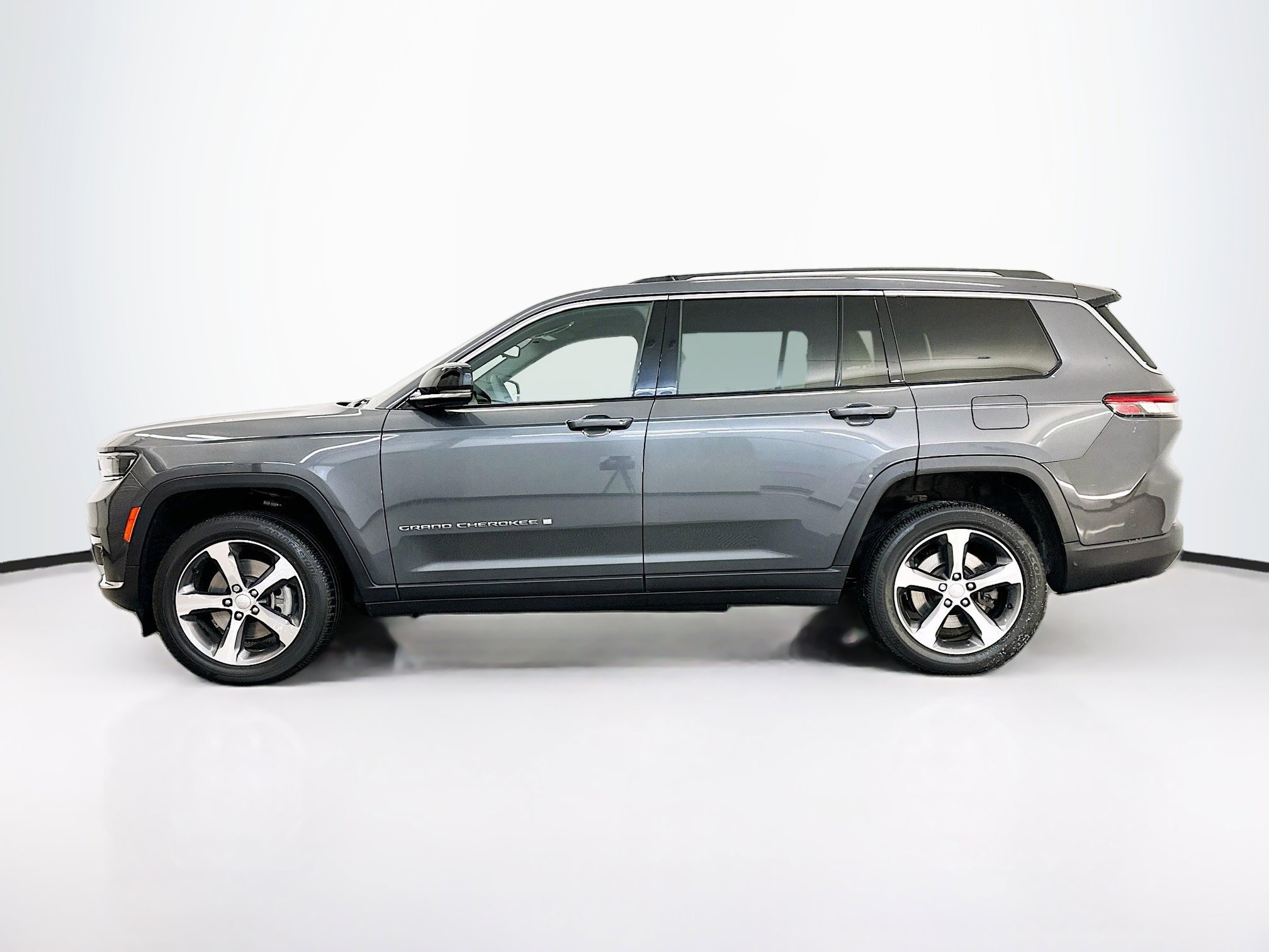 Used 2023 Jeep Grand Cherokee L Limited image 4