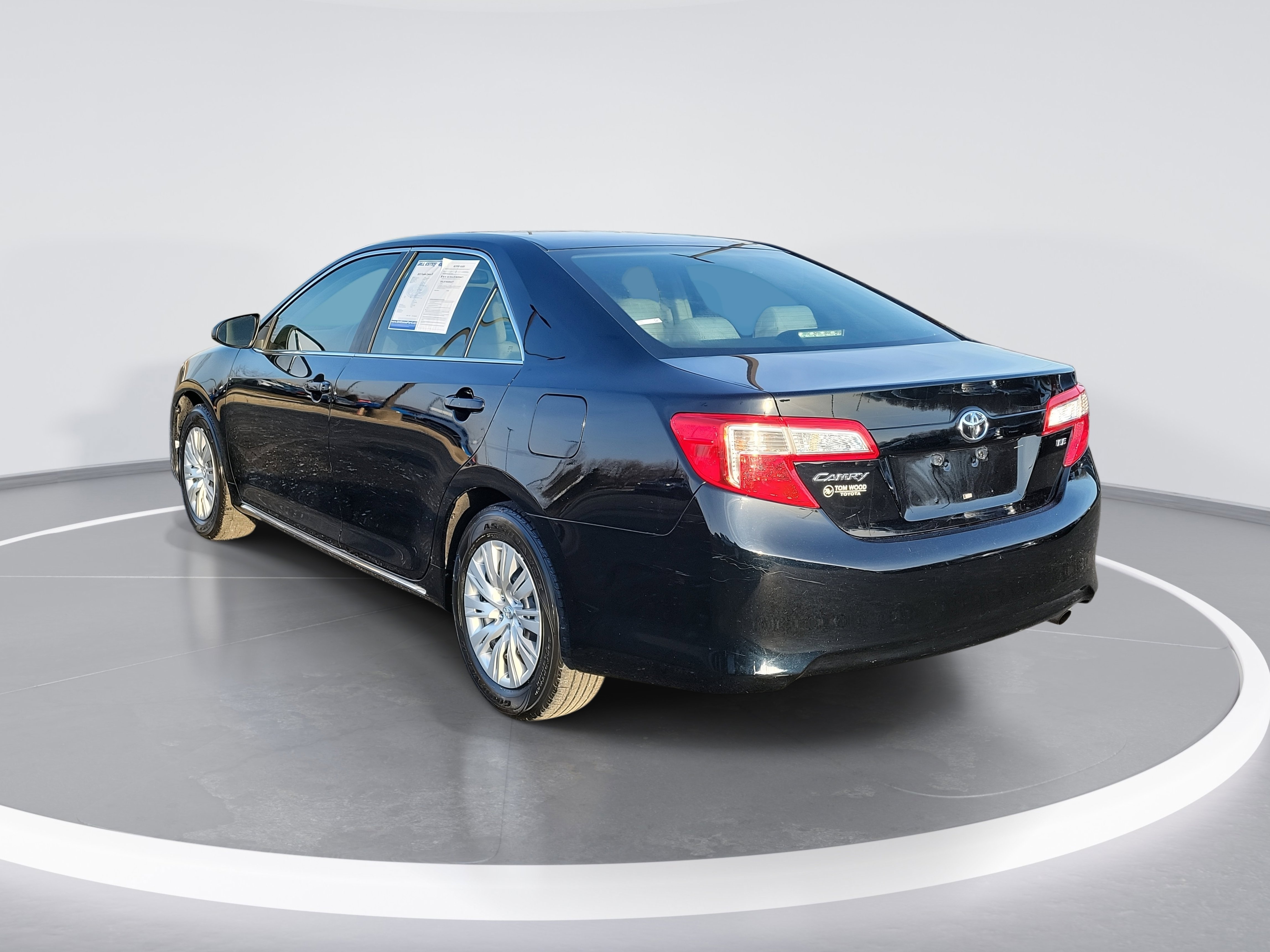 Used 2013 Toyota Camry LE image 4