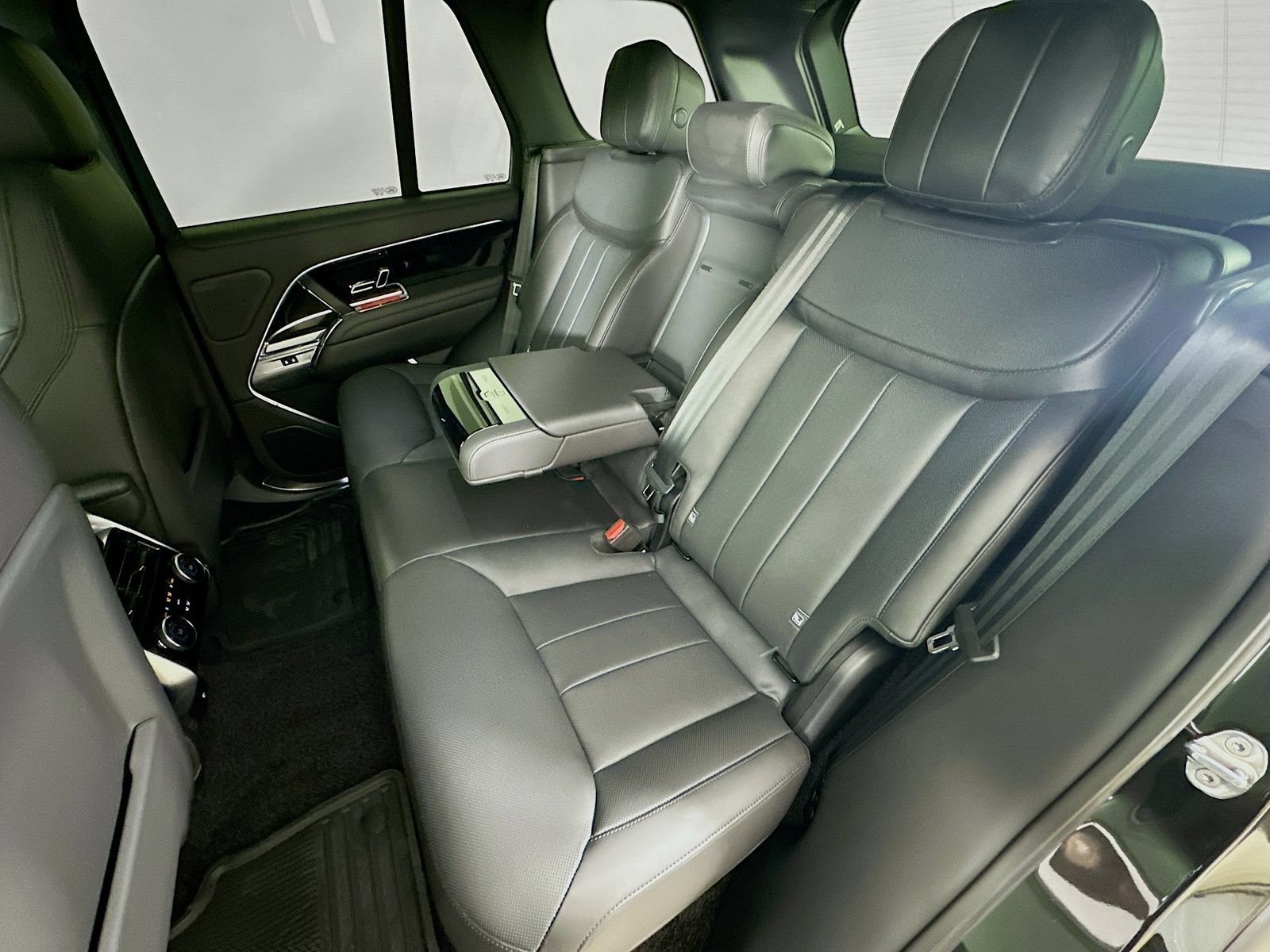 New 2026 Land Rover Range Rover SE AWD/4WD image 36