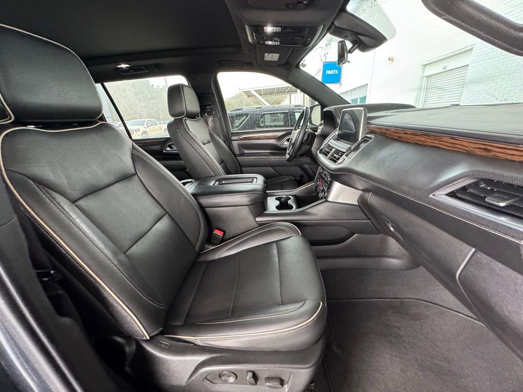 Used 2021 Chevrolet Suburban Premier w/ Premium Package image 17