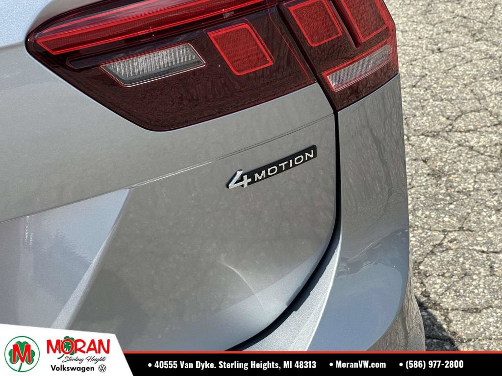 Certified 2023 Volkswagen Tiguan SE R-Line AWD/4WD image 12