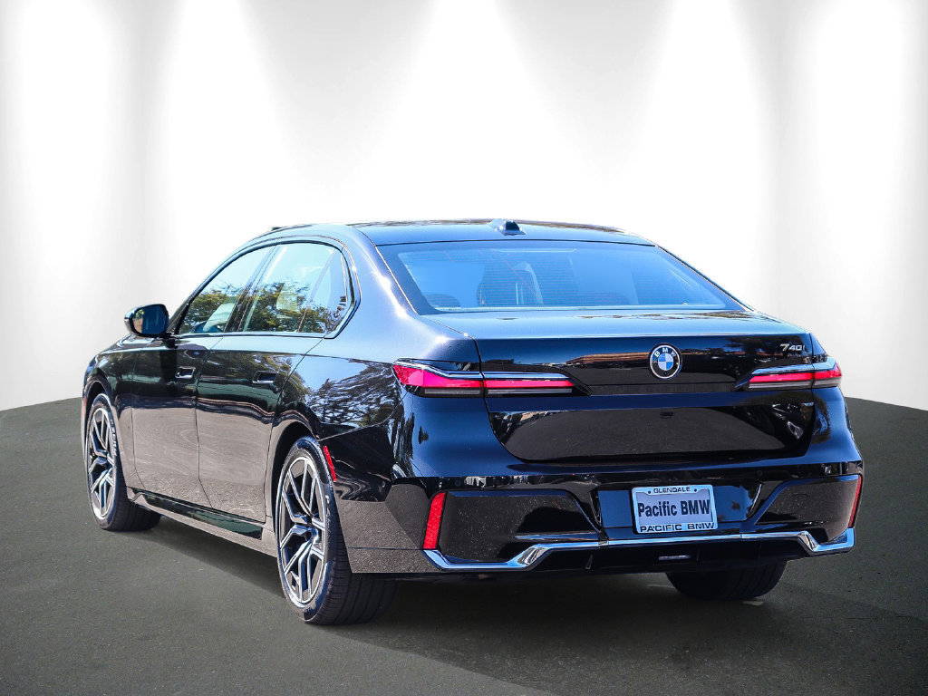 Certified 2026 BMW 740i RWD image 4