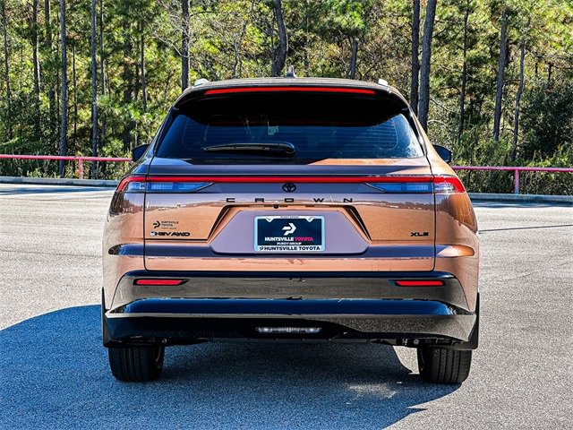 New 2025 Toyota Crown Signia XLE image 7