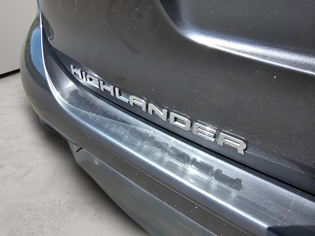 Used 2021 Toyota Highlander XLE AWD/4WD image 28