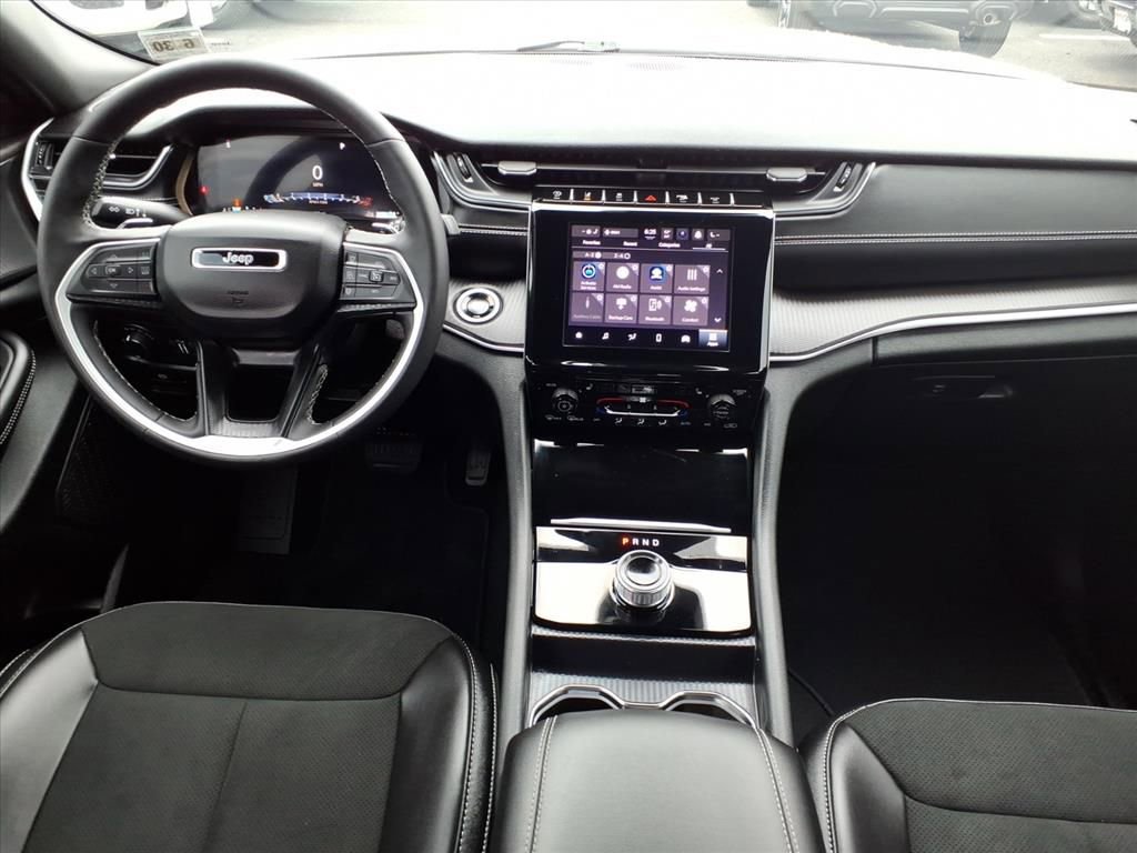 Certified 2025 Jeep Grand Cherokee Altitude image 15