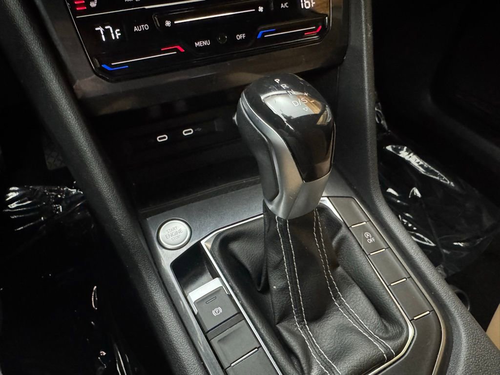 Used 2023 Volkswagen Tiguan SE w/ Panoramic Sunroof Package image 24