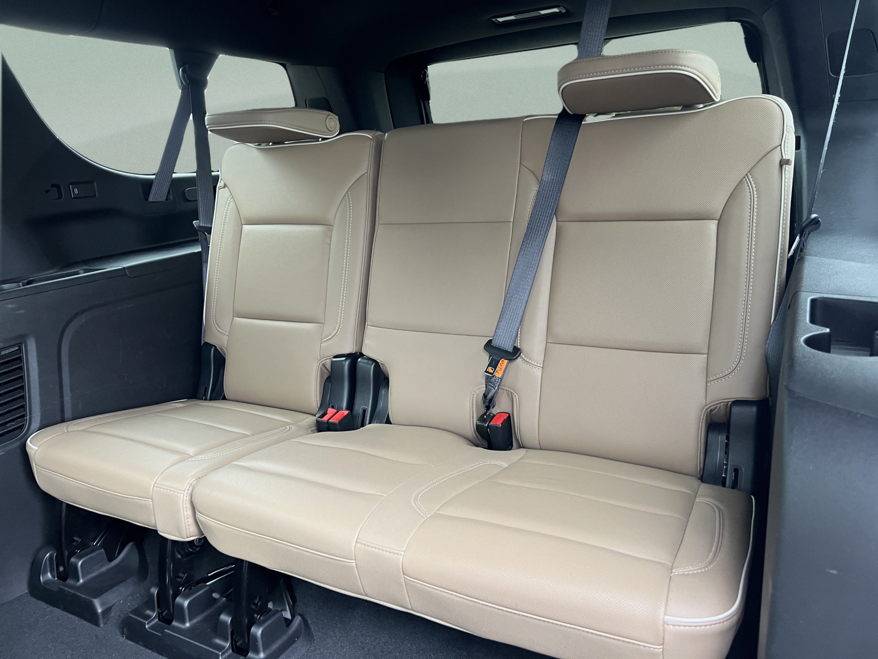 Used 2023 Chevrolet Suburban Premier w/ Premium Package RWD image 28