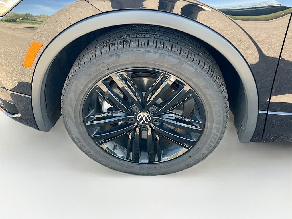 Used 2022 Volkswagen Tiguan SE R-Line AWD/4WD image 32