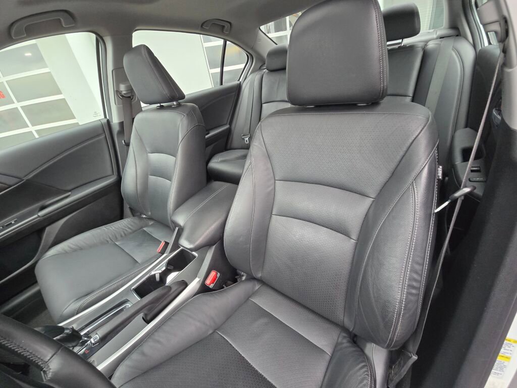 Used 2014 Honda Accord Touring image 18