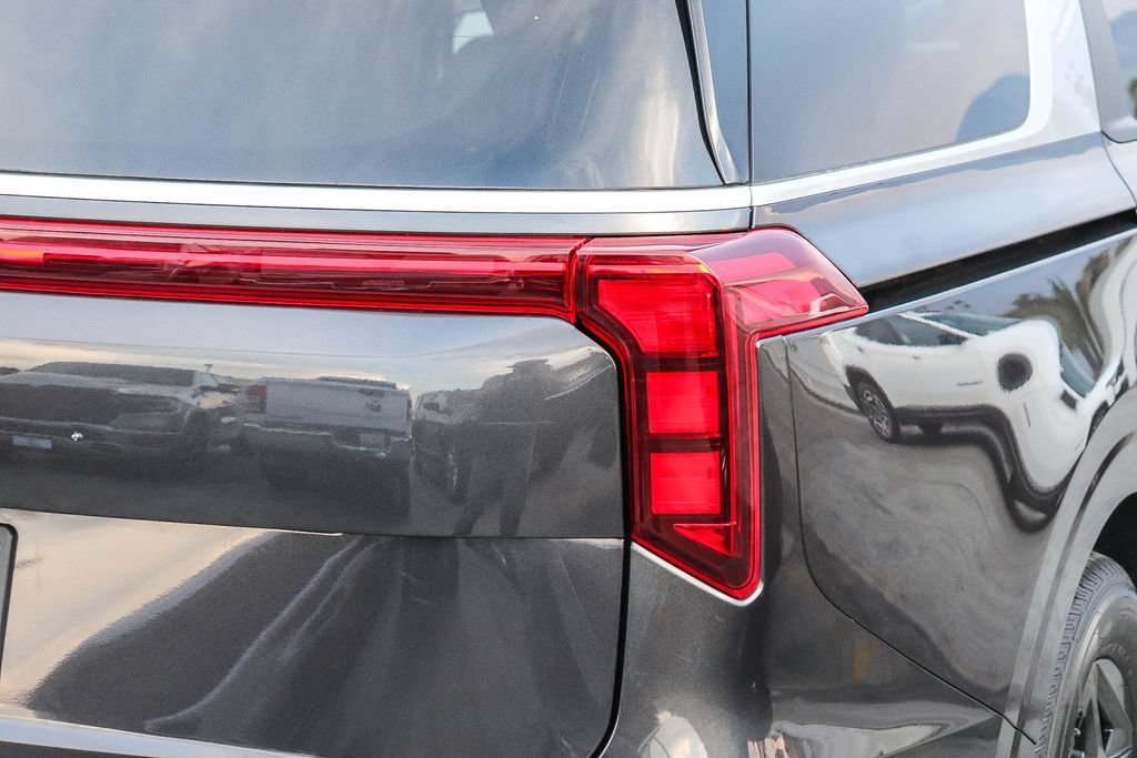 Used 2025 Kia Carnival FWD image 10