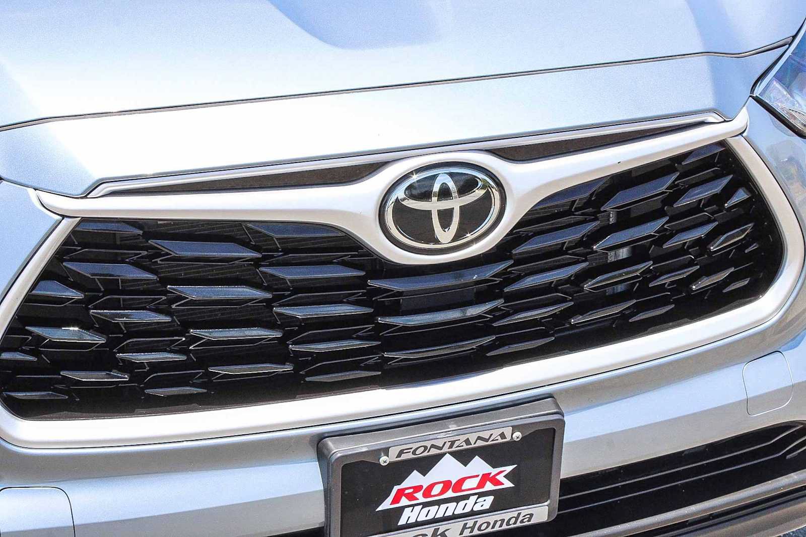 Used 2022 Toyota Highlander XLE FWD image 5