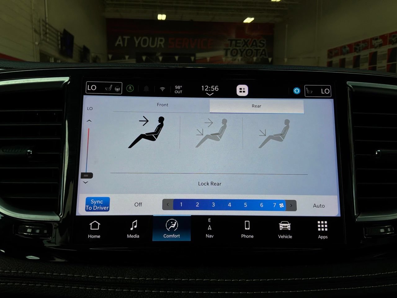 Used 2025 Chrysler Pacifica Limited FWD image 43