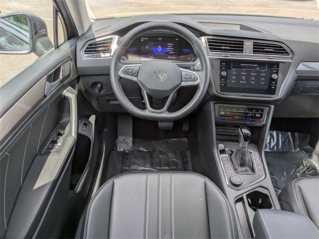 Certified 2024 Volkswagen Tiguan SE image 14