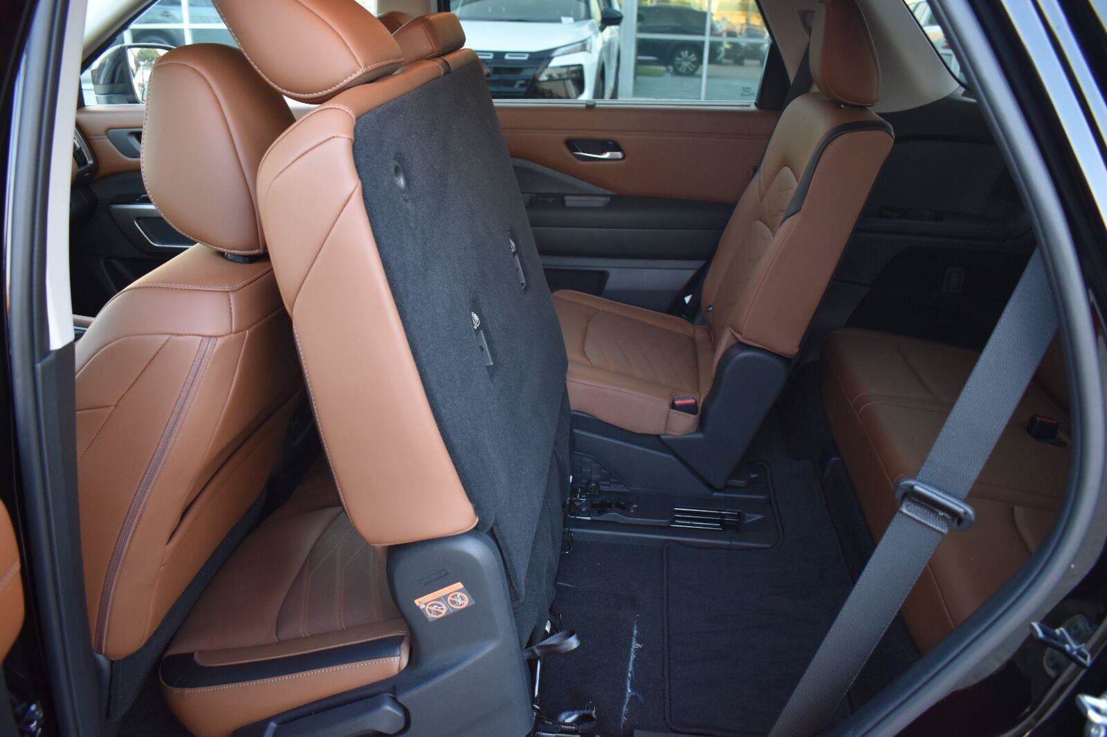 Used 2025 Nissan Pathfinder Platinum w/ Black Appearance Package FWD image 57