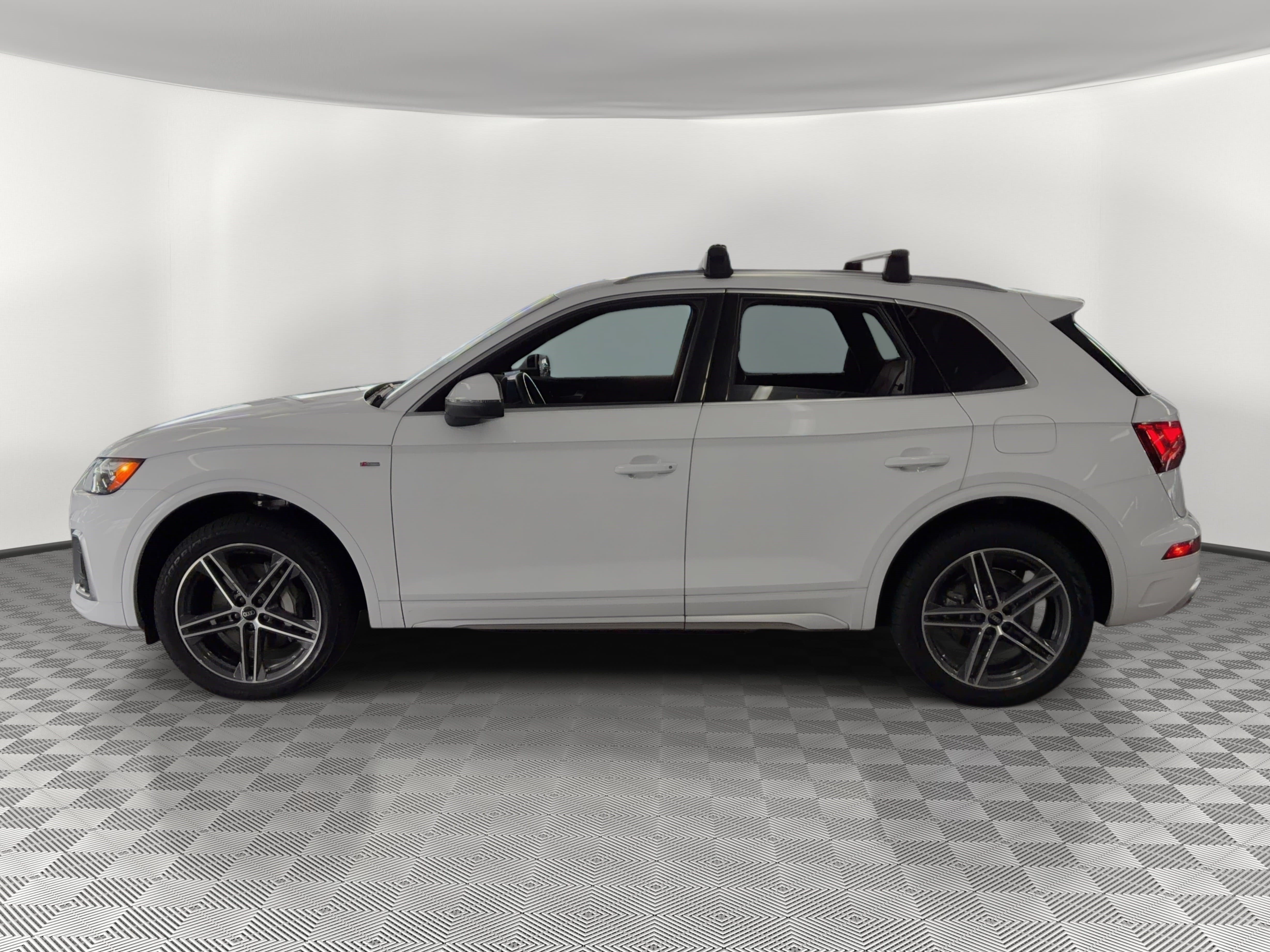 Certified 2023 Audi Q5 e Premium Plus w/ Premium Plus Package AWD/4WD image 2