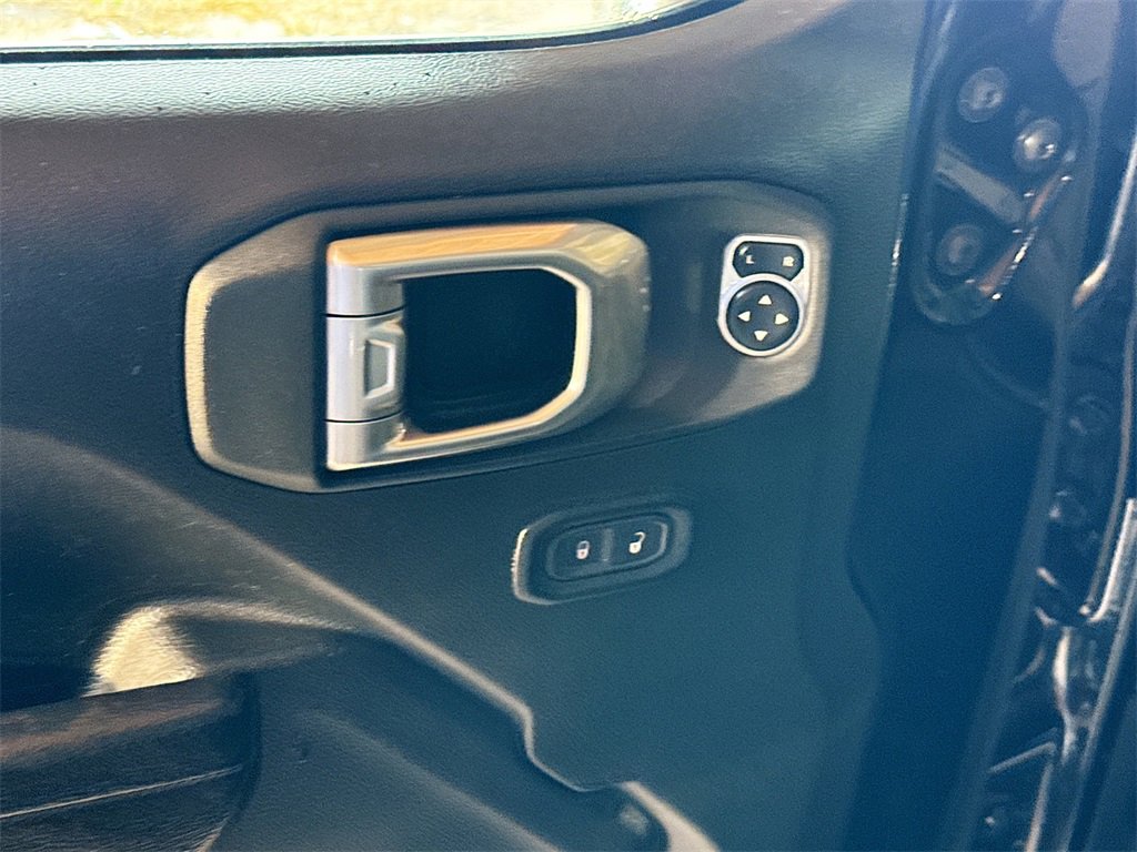 Used 2022 Jeep Gladiator Willys image 18