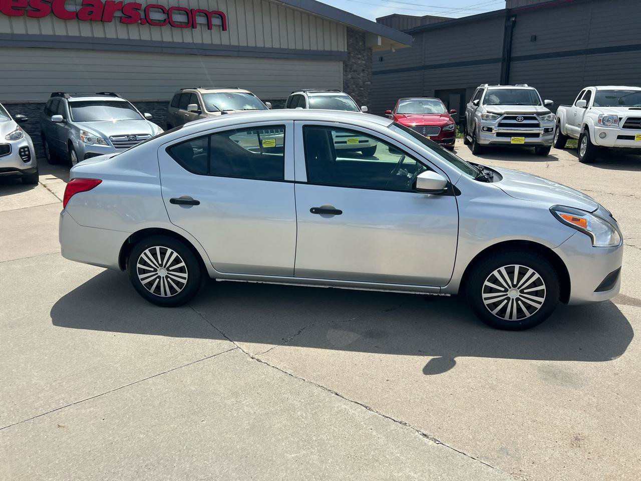 Used 2018 Nissan Versa S FWD image 2