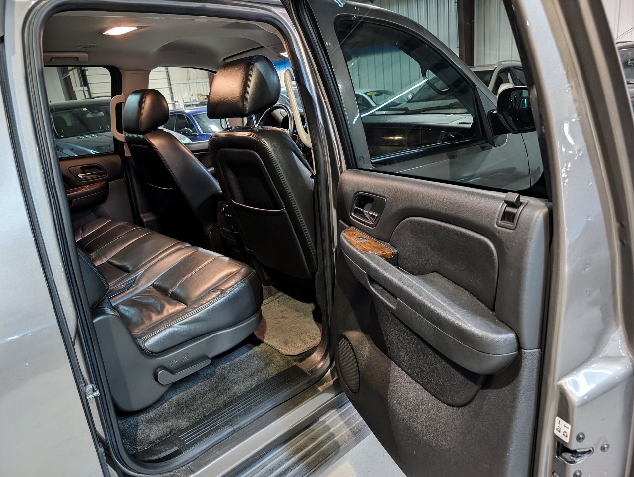 Used 2014 Chevrolet Suburban LT AWD/4WD image 26