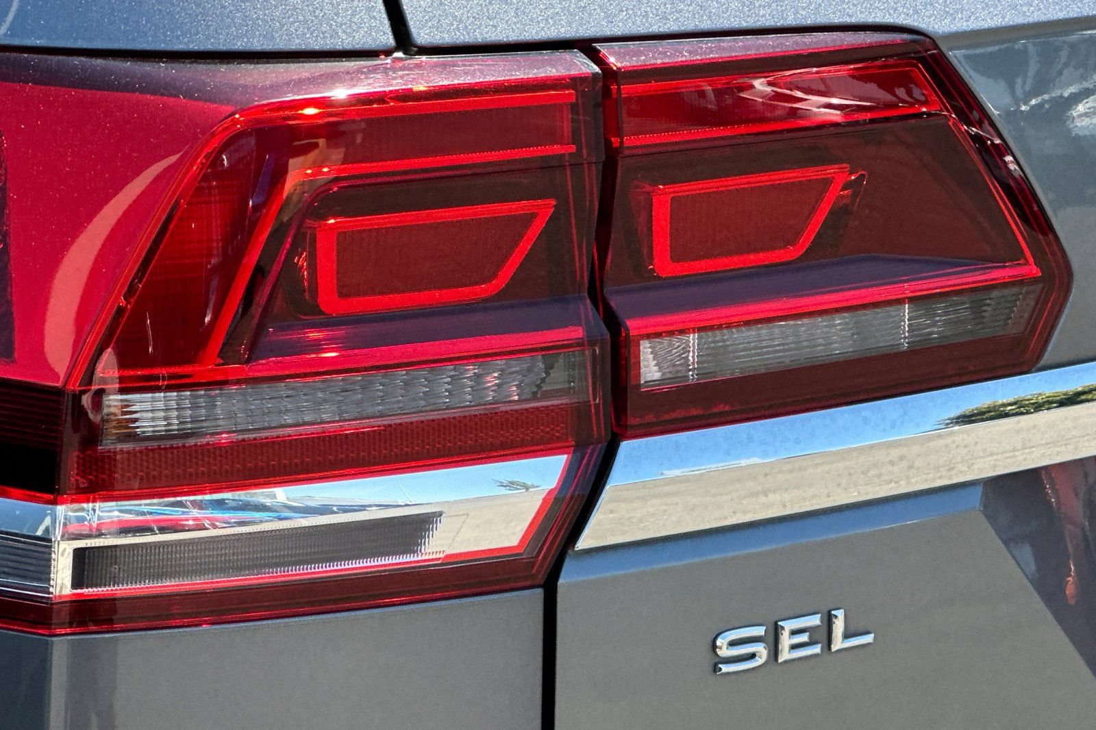Used 2018 Volkswagen Atlas SEL AWD/4WD image 46