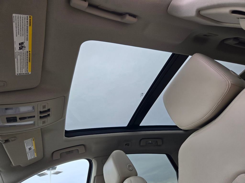 Used 2013 Cadillac SRX Luxury image 6