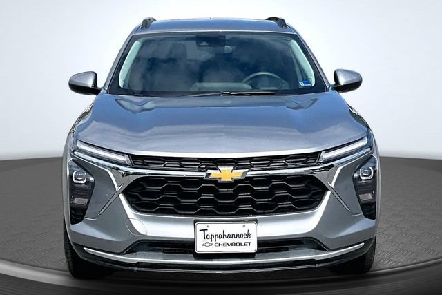 Used 2025 Chevrolet Trax LT FWD image 2
