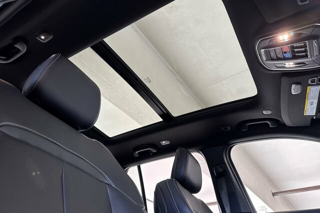 New 2026 Jeep Grand Cherokee Limited w/ Limited Altitude Package AWD/4WD image 14