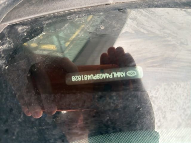 Used 2023 Hyundai Elantra Limited image 3