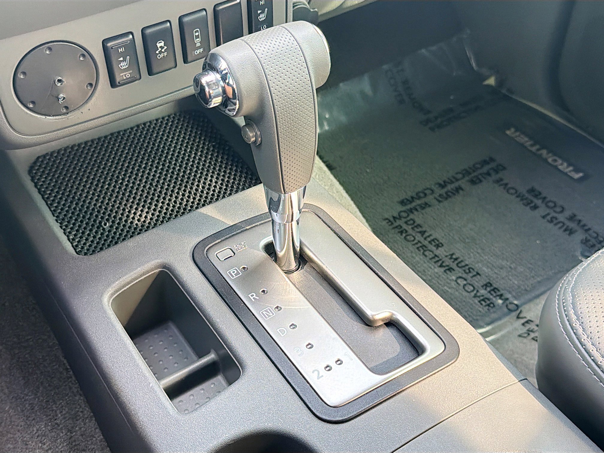 Used 2013 Nissan Frontier SL w/ Moonroof Pkg image 26