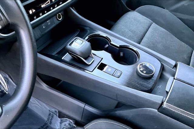 Used 2024 Nissan Rogue SV image 13