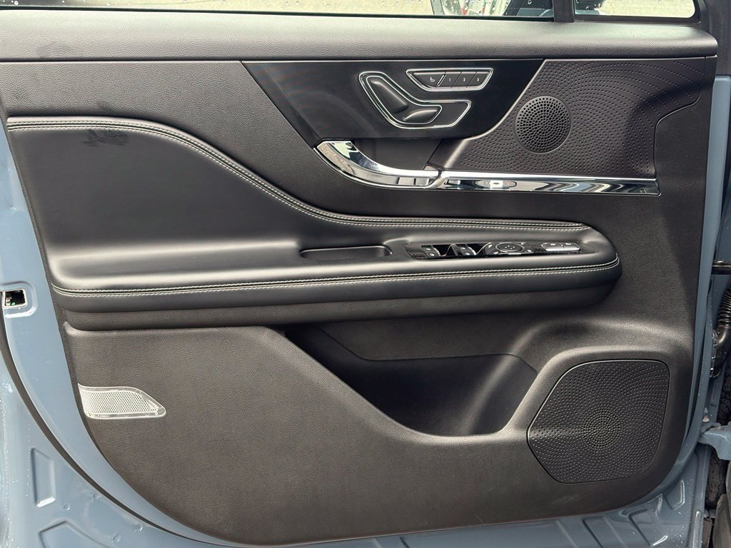 Used 2023 Lincoln Corsair AWD image 7