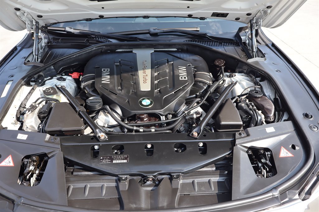 Used 2014 BMW 750Li xDrive AWD/4WD image 37