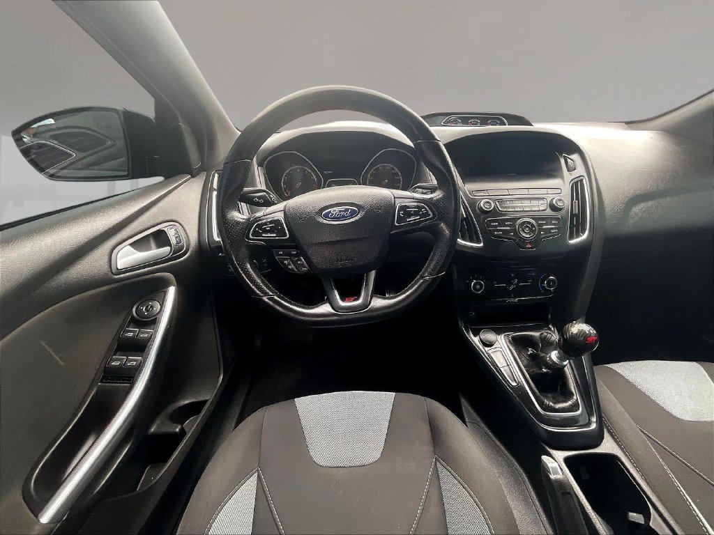 Used 2018 Ford Focus ST FWD image 8