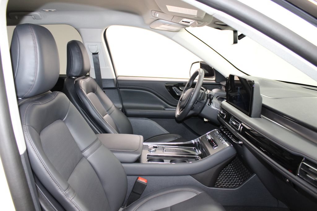New 2026 Lincoln Aviator 2WD w/ Jet Appearance Package image 28