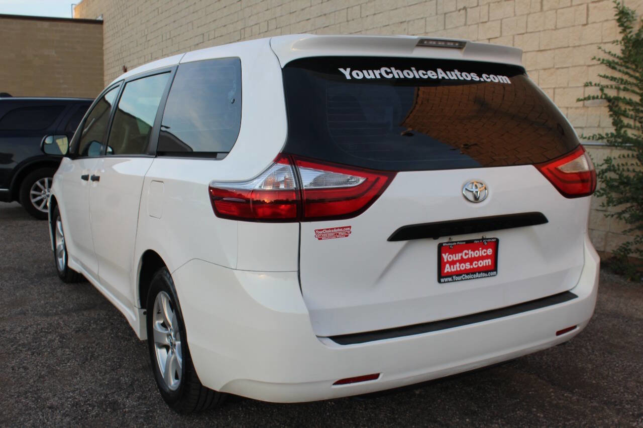 Used 2018 Toyota Sienna L image 3