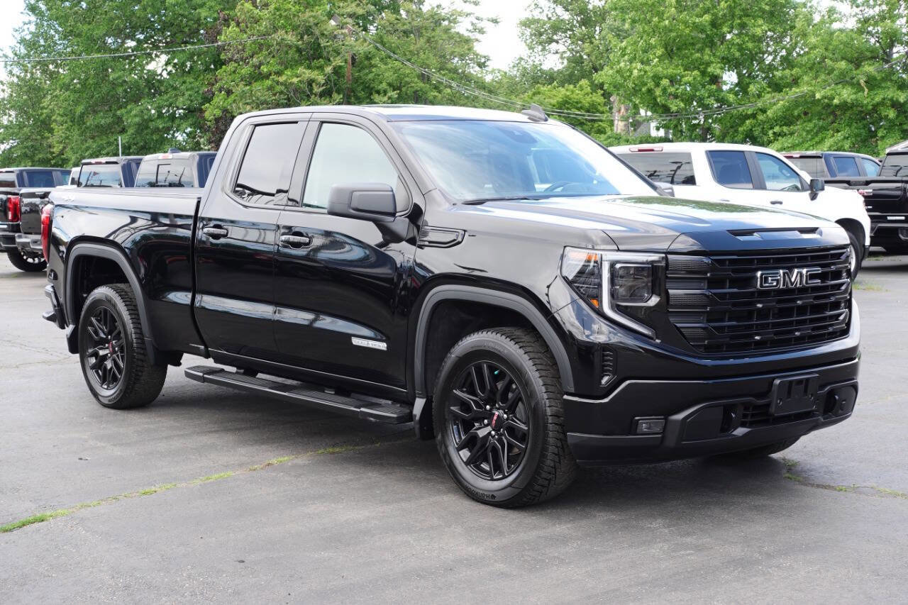 Used 2023 GMC Sierra 1500 Elevation w/ LPO, Elevation Black Package AWD/4WD image 5