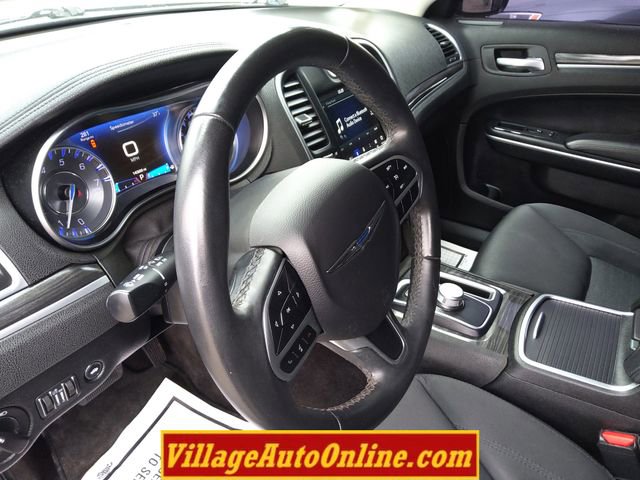 Used 2018 Chrysler 300 Touring w/ Sport Appearance Package image 20