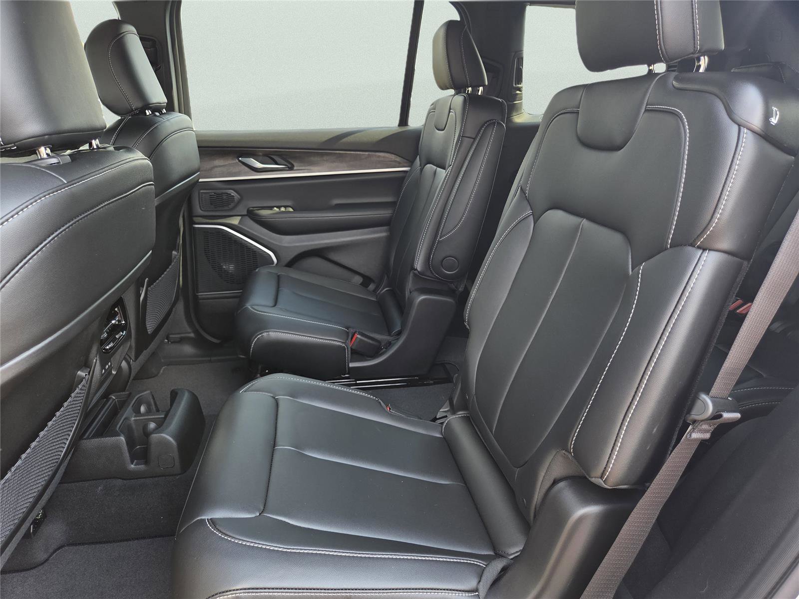 New 2026 Jeep Grand Cherokee L Limited image 24