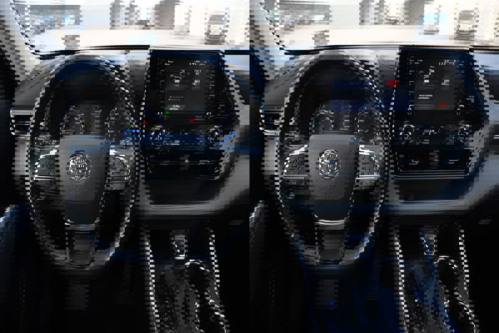 Used 2022 Toyota Highlander LE image 9