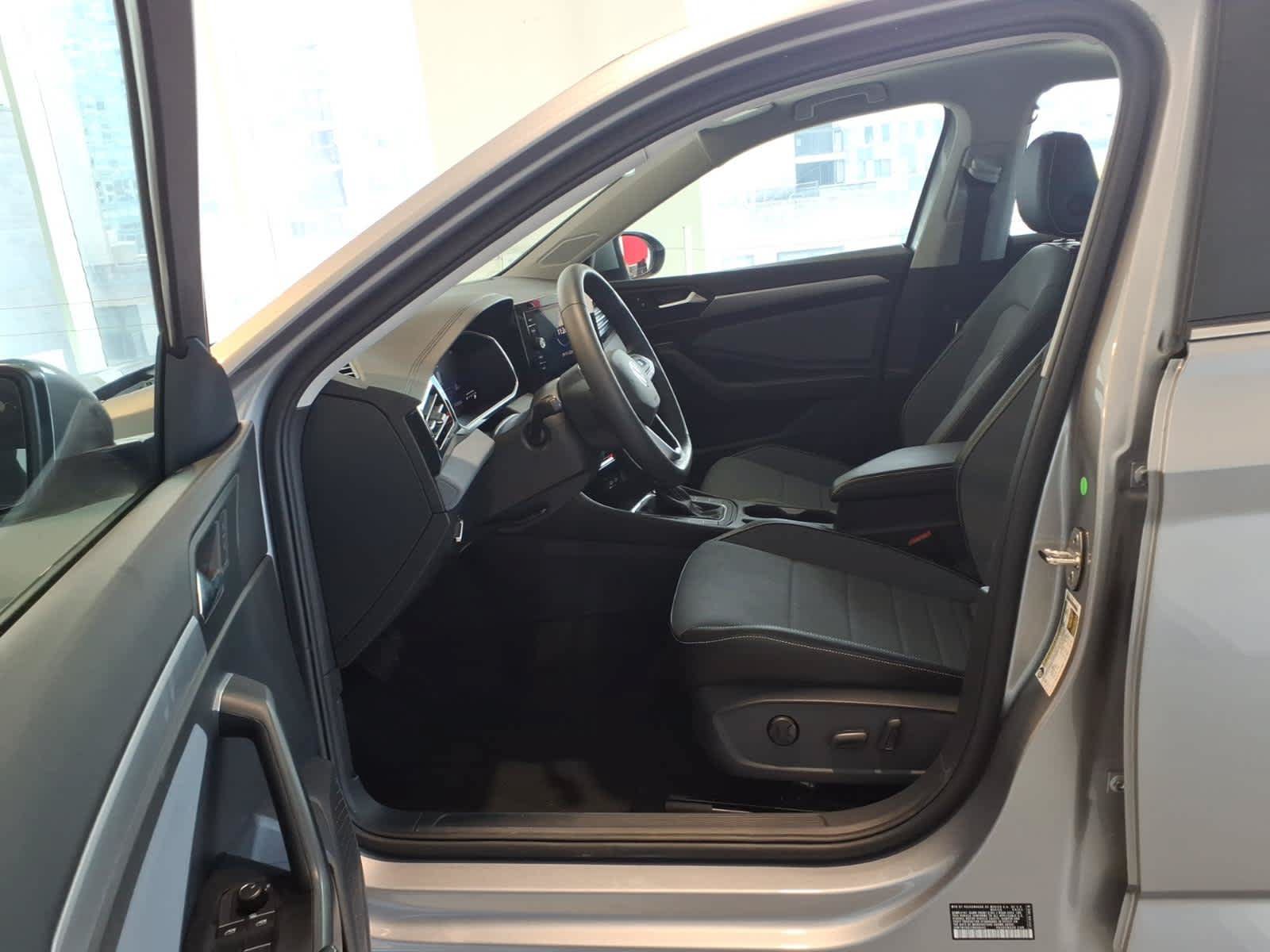 Used 2026 Volkswagen Jetta SE FWD image 13
