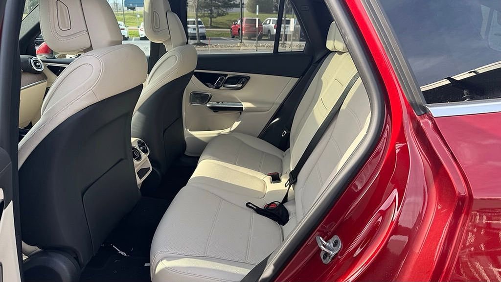 Used 2023 Mercedes-Benz GLC 300 4MATIC image 24