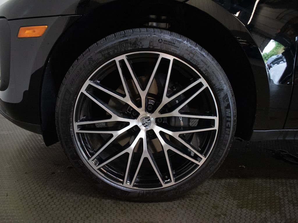 Certified 2026 Porsche Macan AWD/4WD image 15