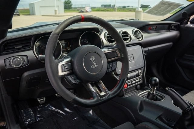 Used 2016 Ford Mustang Shelby GT350R RWD image 13