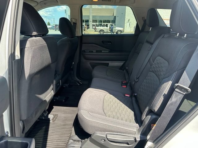 Used 2024 Nissan Pathfinder S FWD image 6