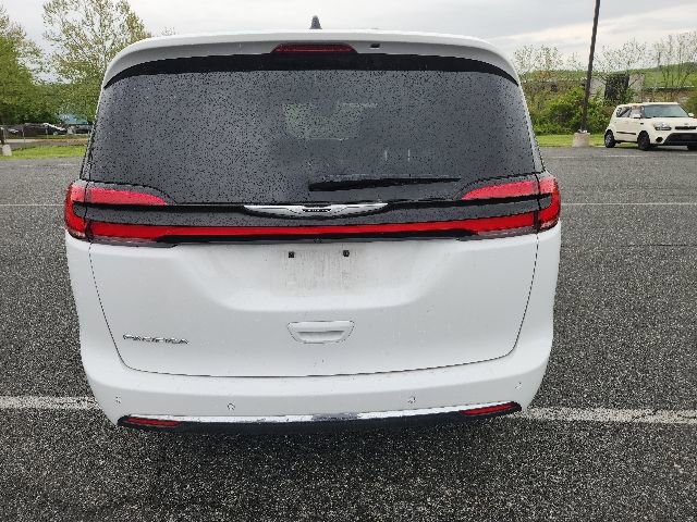 Used 2025 Chrysler Pacifica Select FWD image 6