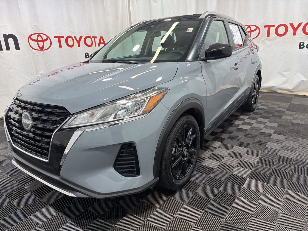 Used 2023 Nissan Kicks SV image 3