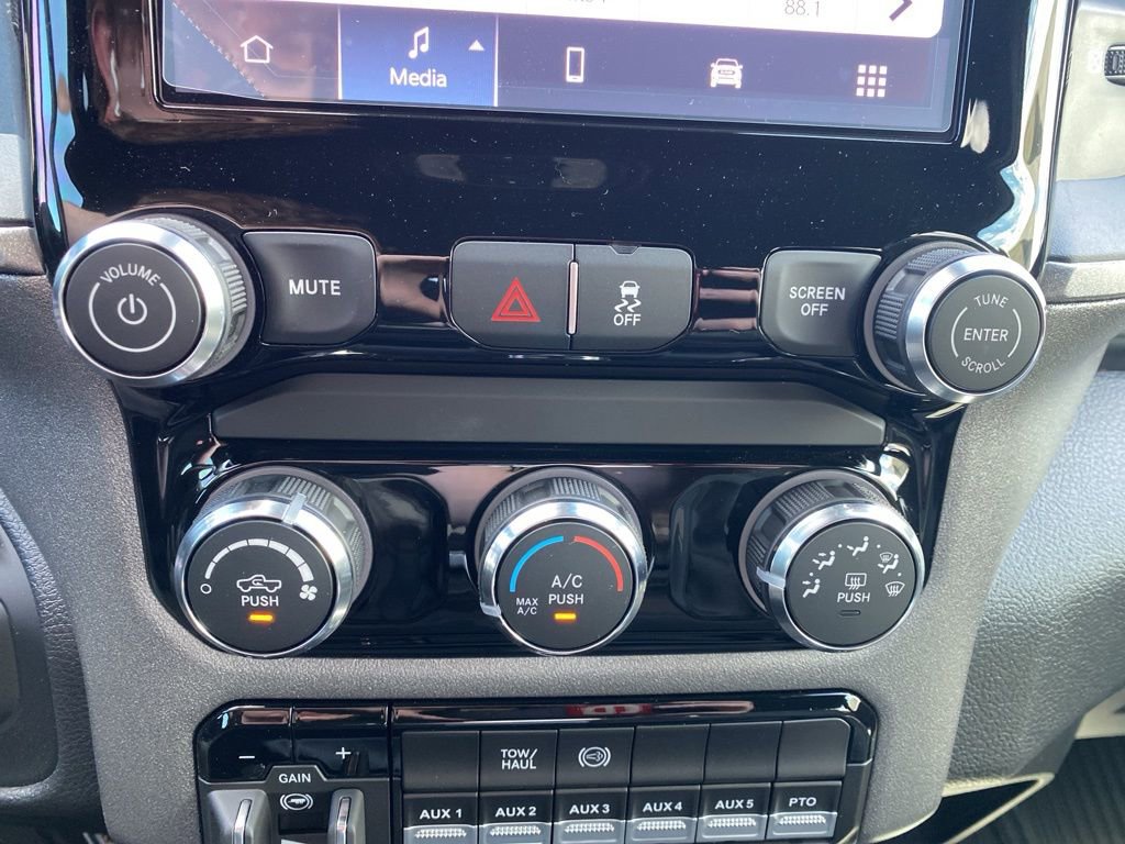 New 2026 RAM 5500 Tradesman AWD/4WD image 27