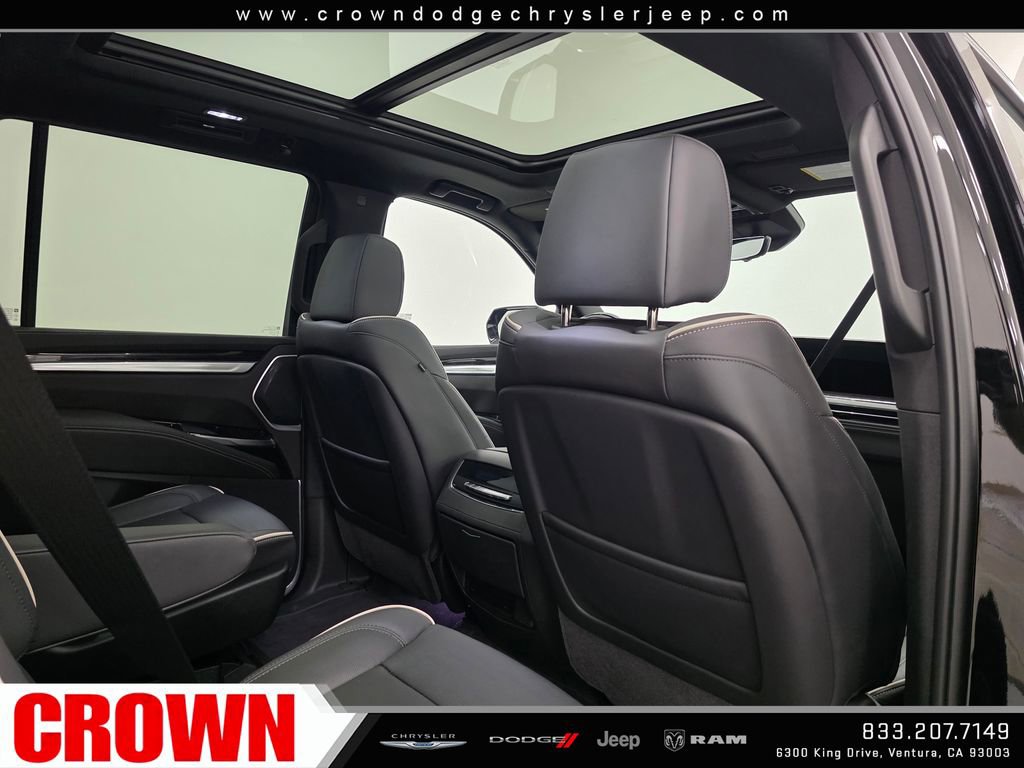 Used 2026 Cadillac Escalade Luxury AWD/4WD image 14