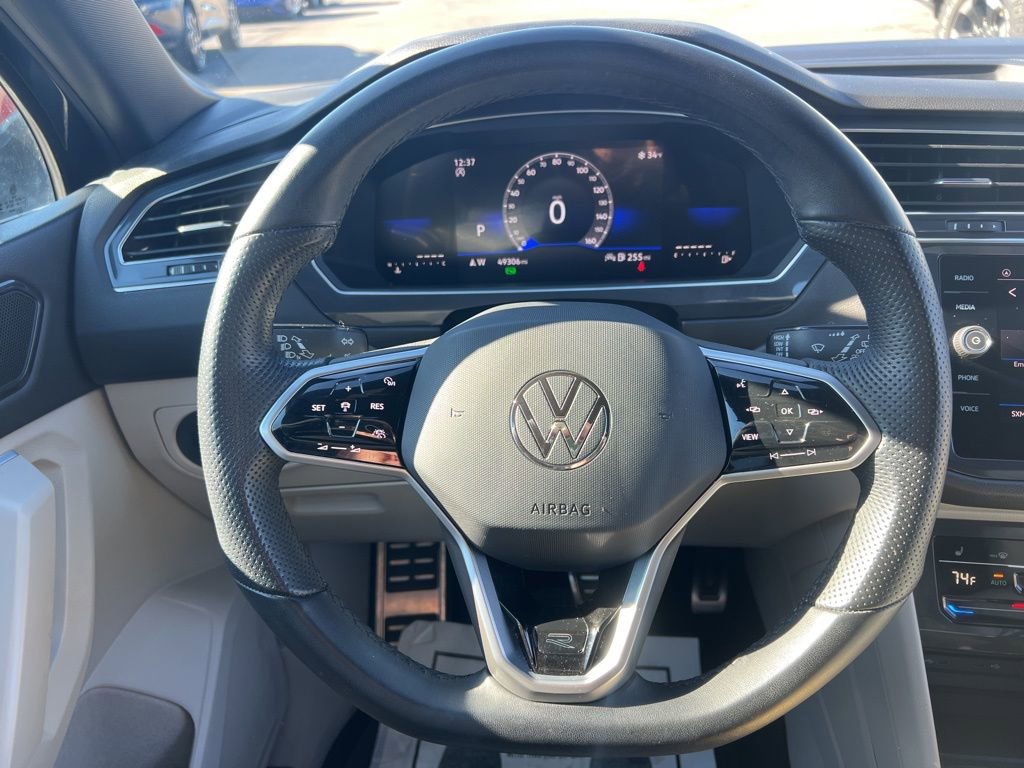 Used 2023 Volkswagen Tiguan SE R-Line image 16