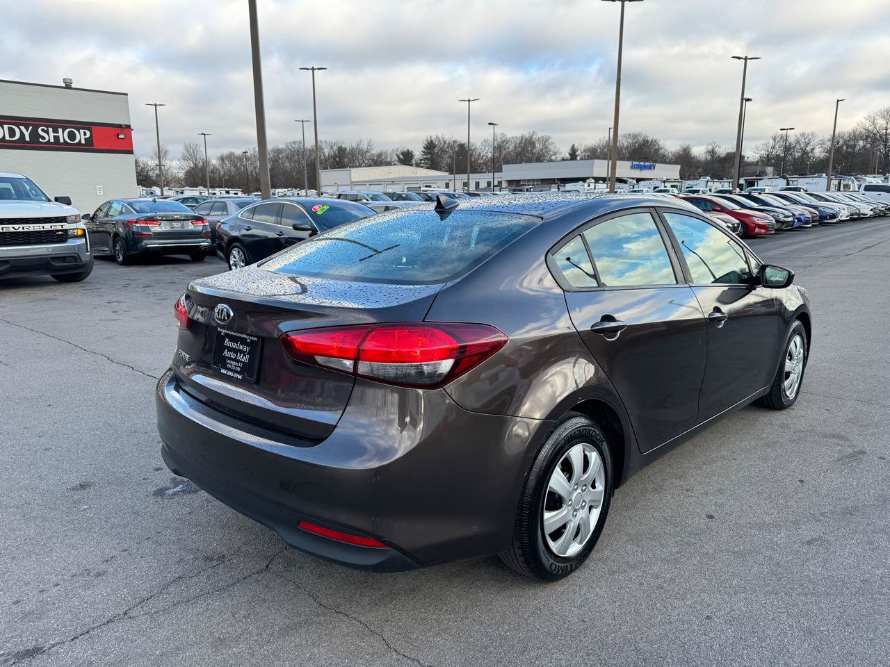 Used 2017 Kia Forte LX FWD image 3